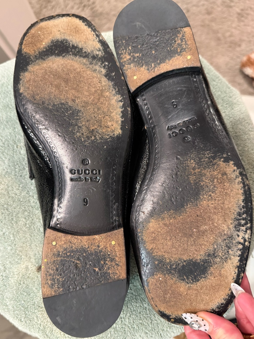 Gucci Black Leather Men’s Horsebit Loafers with Gold Hardware - Picture 9 of 13